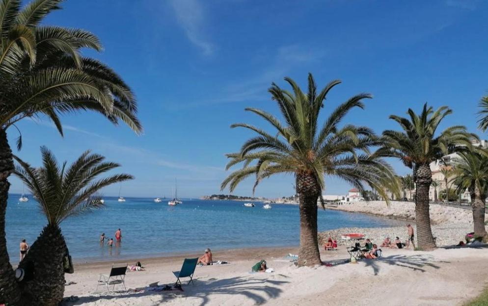 Charmant Studio Climatise Pinede 1 Min De La Mer 滨海萨纳里 外观 照片